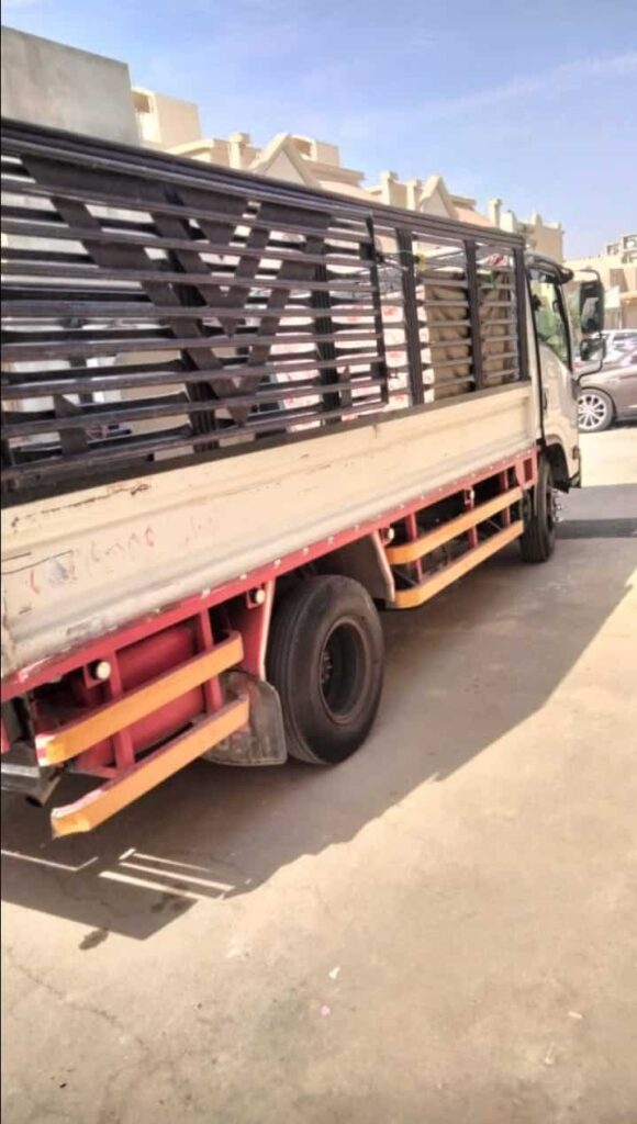 دينا نقل عفش بجدة مغلقة لنقل الاثاث بأمان.